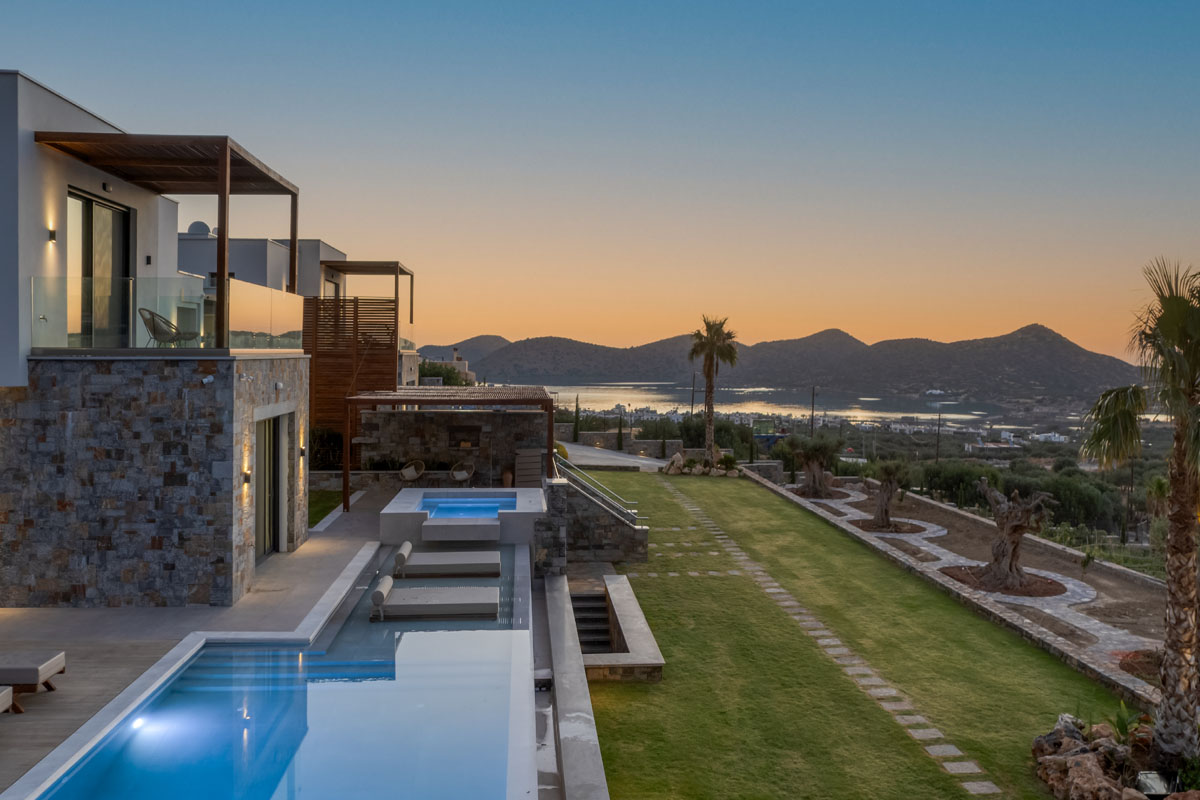 Zeus Luxury Villas